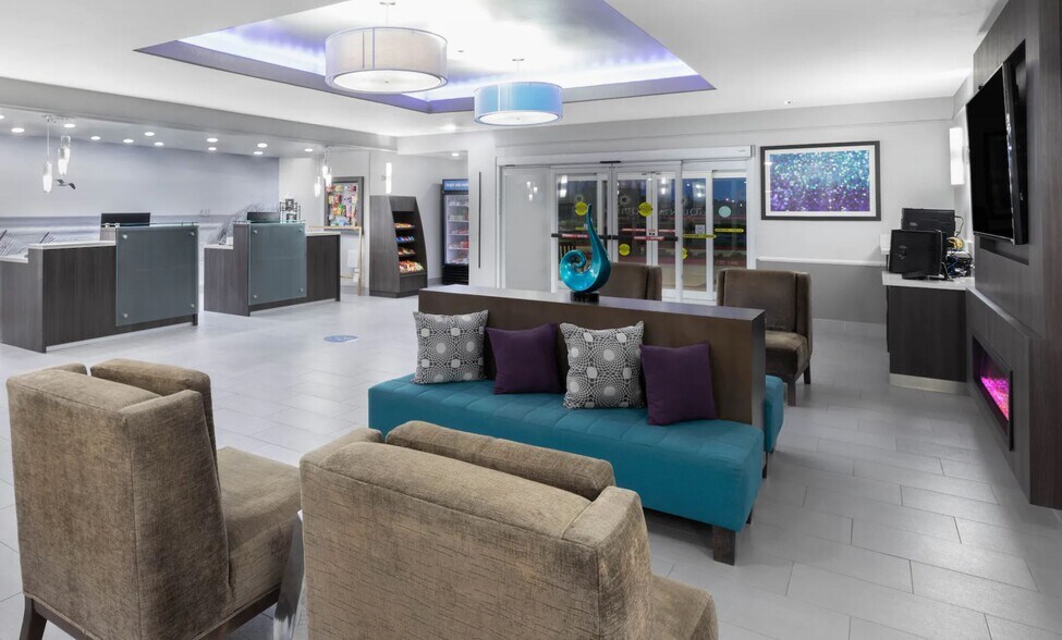 More Photos Of 910 State Highway 35 N, Port Lavaca Hotel For Sale