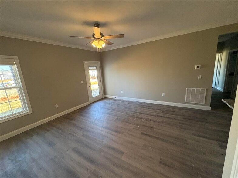 More Photos Of 5150 Bakers Spring St, Bowling Green Apartments For Sale