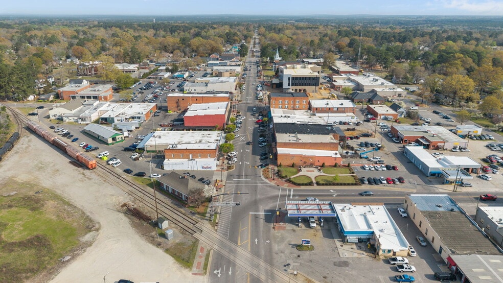 More Photos Of 402-406 Harris Ave, Raeford Storefront Retail Office For Sale