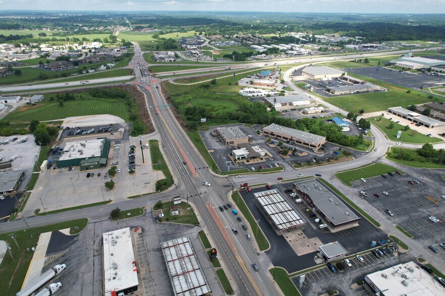 More Photos Of 1501-1513 W State Highway J, Ozark General Retail For Lease