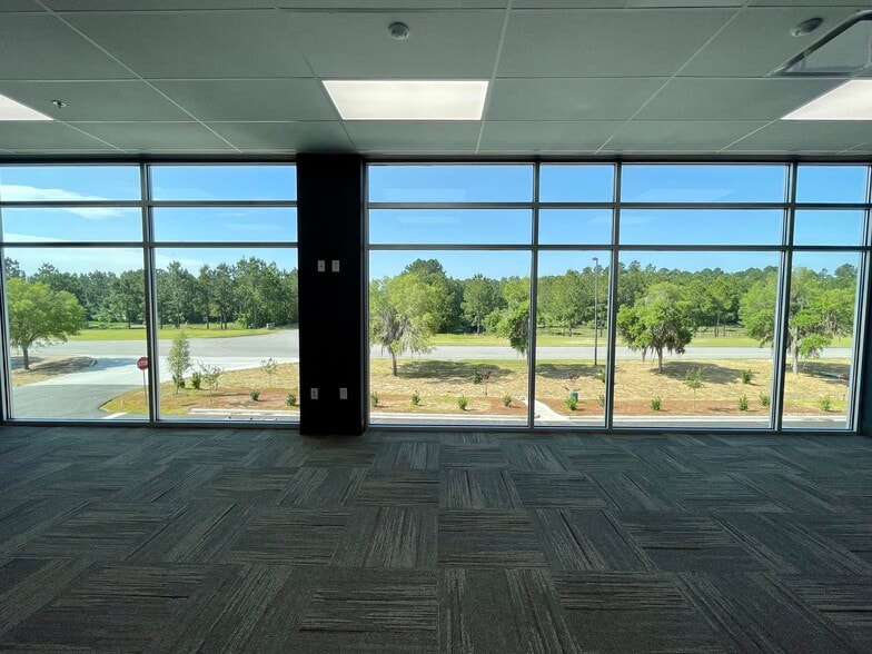 More Photos Of 528 Sunbury Rd, Midway Warehouse For Sale