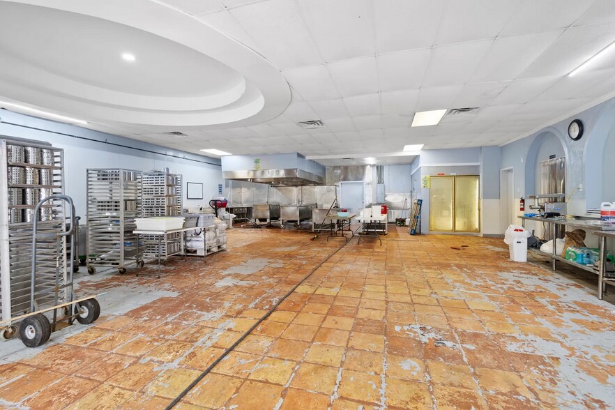 More Photos Of 14613 S Post Oak Rd, Houston Restaurant For Sale