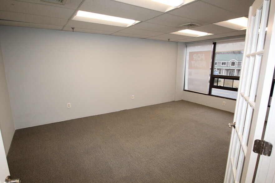 More Photos Of 274 Main St, Reading Office For Lease