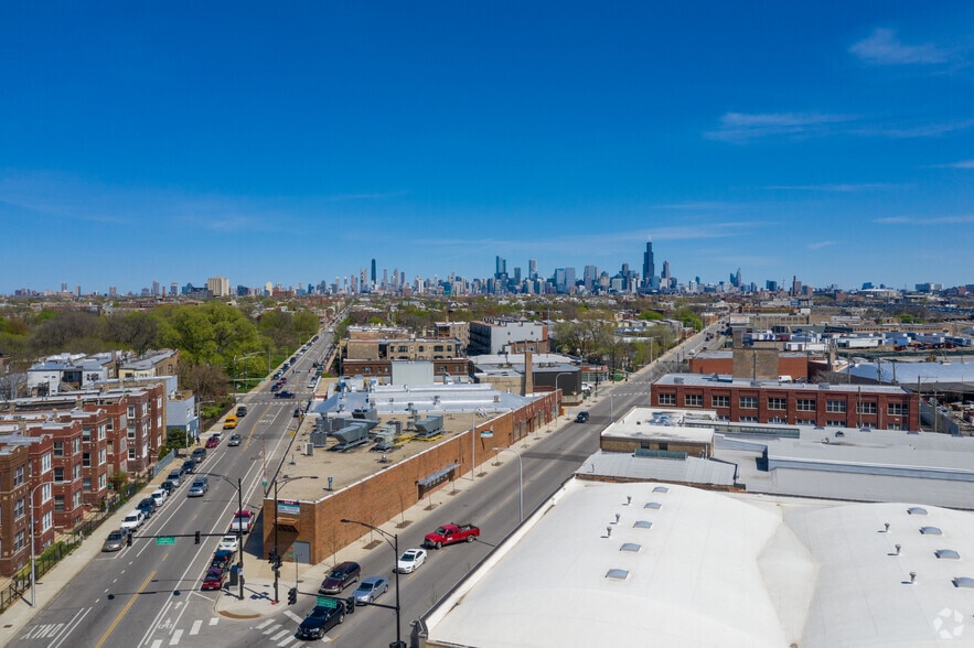 More Photos Of 3220 W Grand Ave, Chicago Restaurant For Lease