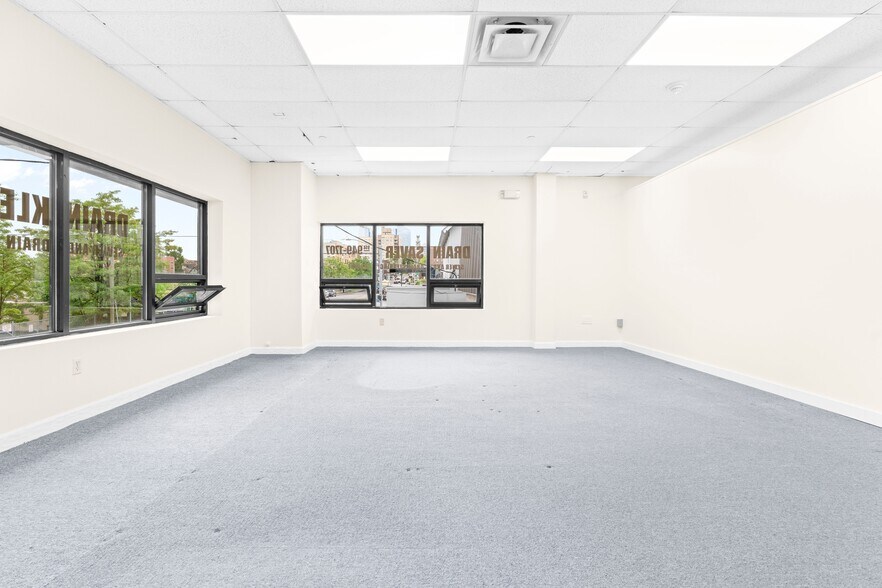 More Photos Of 57 Lake St, White Plains Auto Dealership For Lease