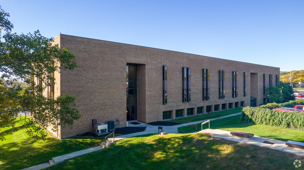 More Photos Of 941 Chatham Ln, Columbus Office For Sale