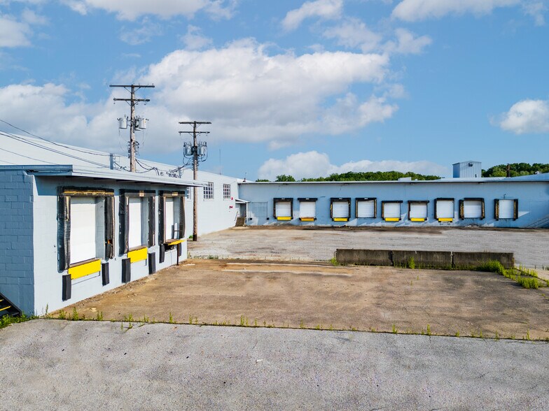 More Photos Of 7130 Krick Rd, Walton Hills Warehouse For Lease