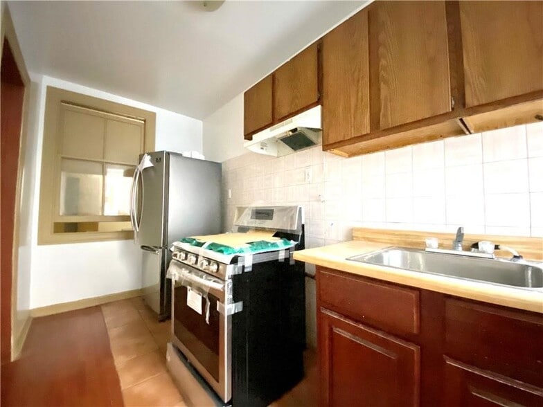 More Photos Of 135 5th Ave, Brooklyn Storefront Retail Residential For Sale