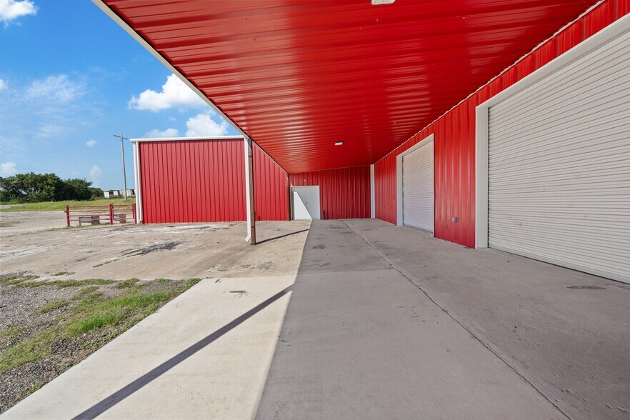 More Photos Of 4159 Highway 6, Clifton Showroom For Sale