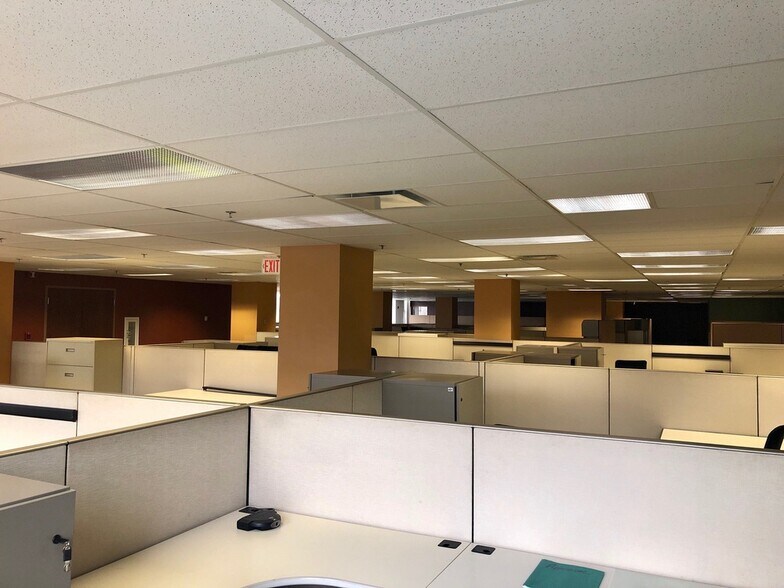 More Photos Of 537 E Pete Rose Way, Cincinnati Office For Lease