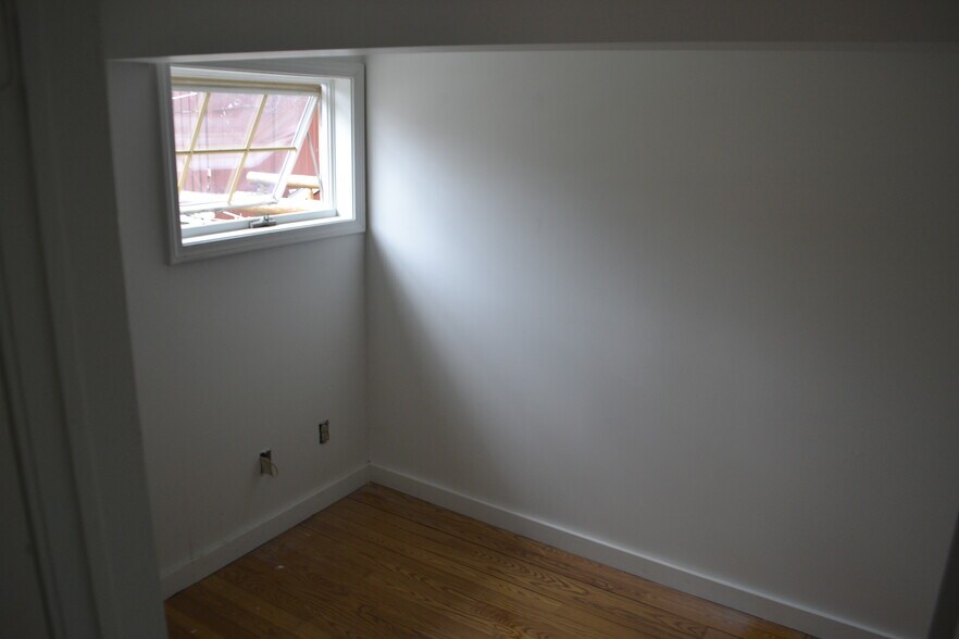 More Photos Of 9 Monroe St, Ellicottville Storefront Retail Residential For Lease