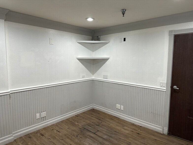 More Photos Of 8010 Wheatland Ave, Sun Valley Manufacturing For Sale