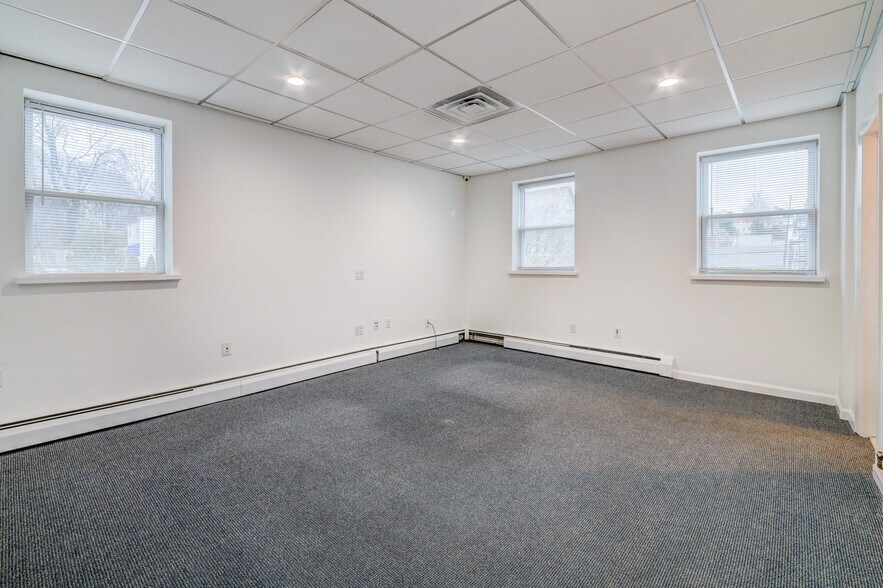 More Photos Of 46-48 Lafayette Ave, New Rochelle Warehouse For Lease