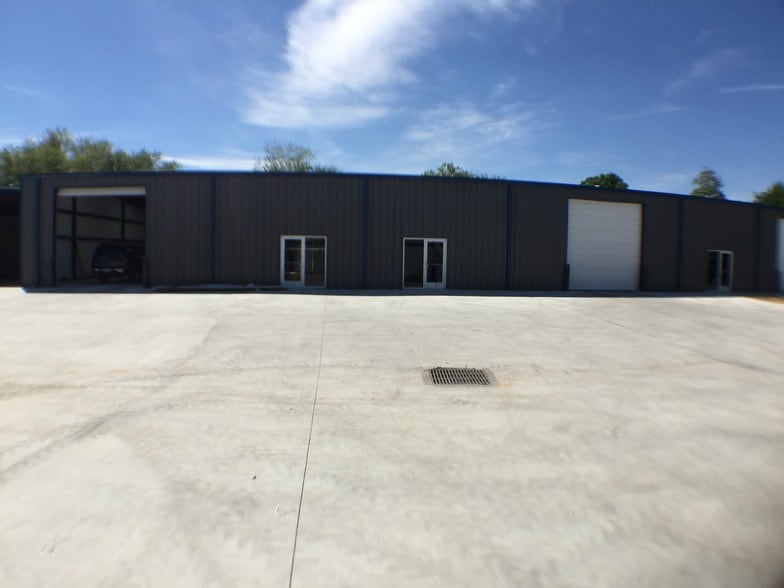 More Photos Of 17100 Huffmeister Rd, Cypress Warehouse For Lease