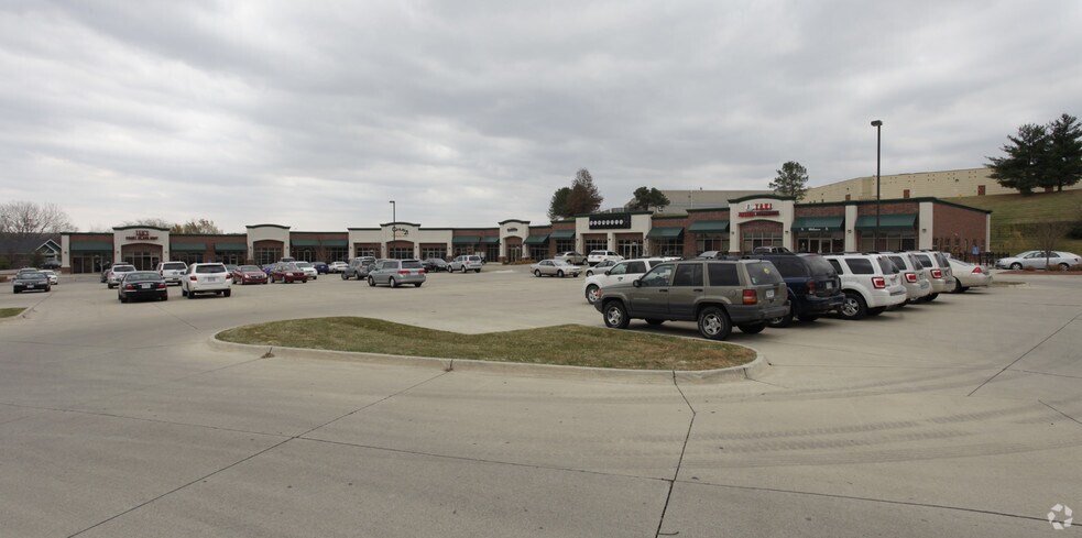 More Photos Of 2839 86th St, Urbandale Unknown For Lease