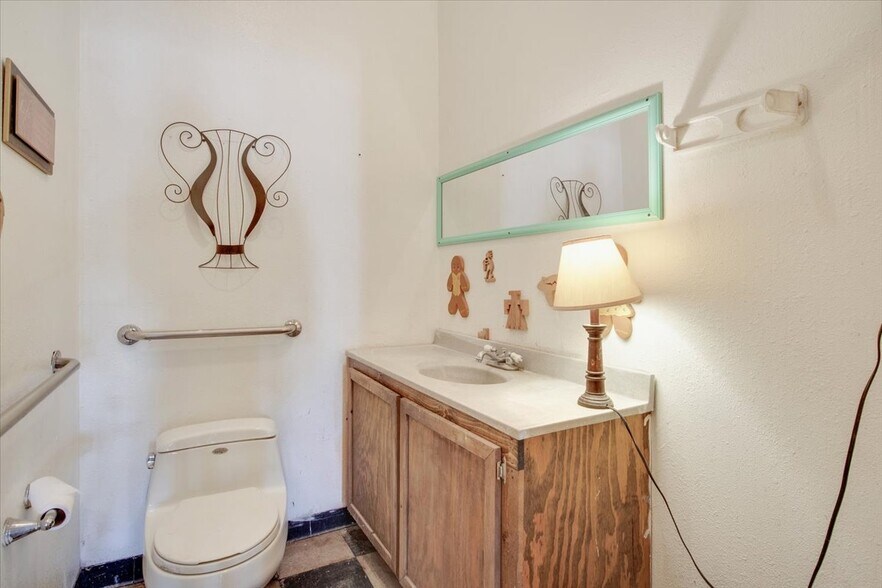 More Photos Of 2100 Bosque Farms Blvd, Peralta Auto Repair For Sale