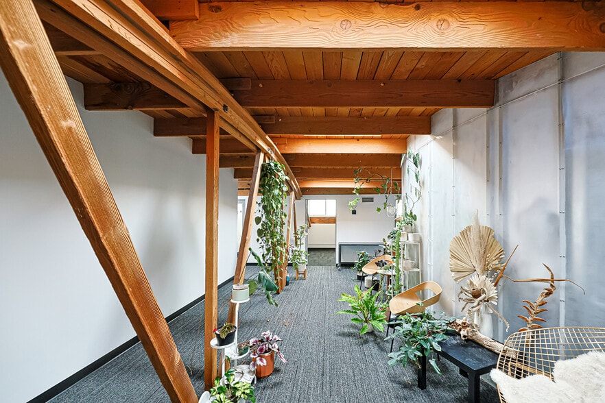 More Photos Of 1041 N Mansfield Ave, Los Angeles Light Distribution For Lease