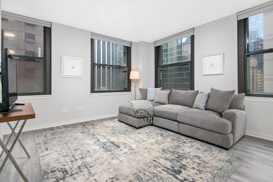 More Photos Of 182 W Lake St, Chicago Apartments For Lease