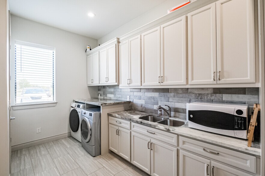 More Photos Of 21733 Provincial Blvd, Katy Loft Creative Space For Sale