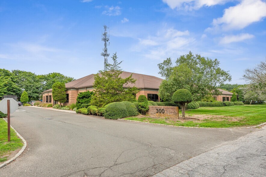 More Photos Of 300 Pantigo Pl, East Hampton Office Residential For Lease