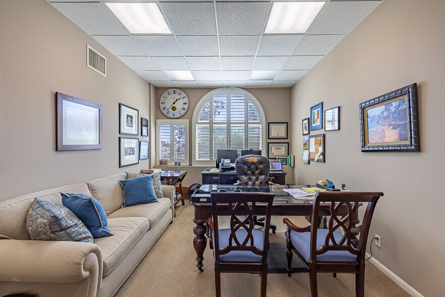 More Photos Of 410 Broadway St, Laguna Beach Office For Sale
