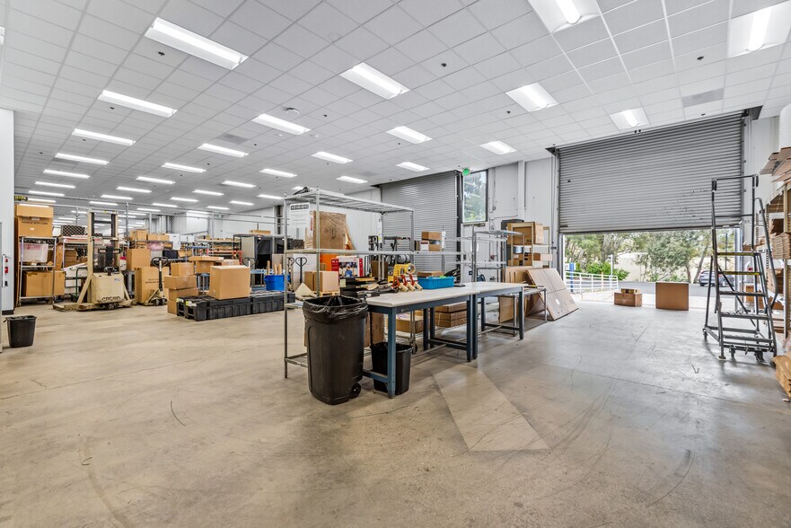 More Photos Of 2000 Corporate Center Dr, Thousand Oaks Service For Sale