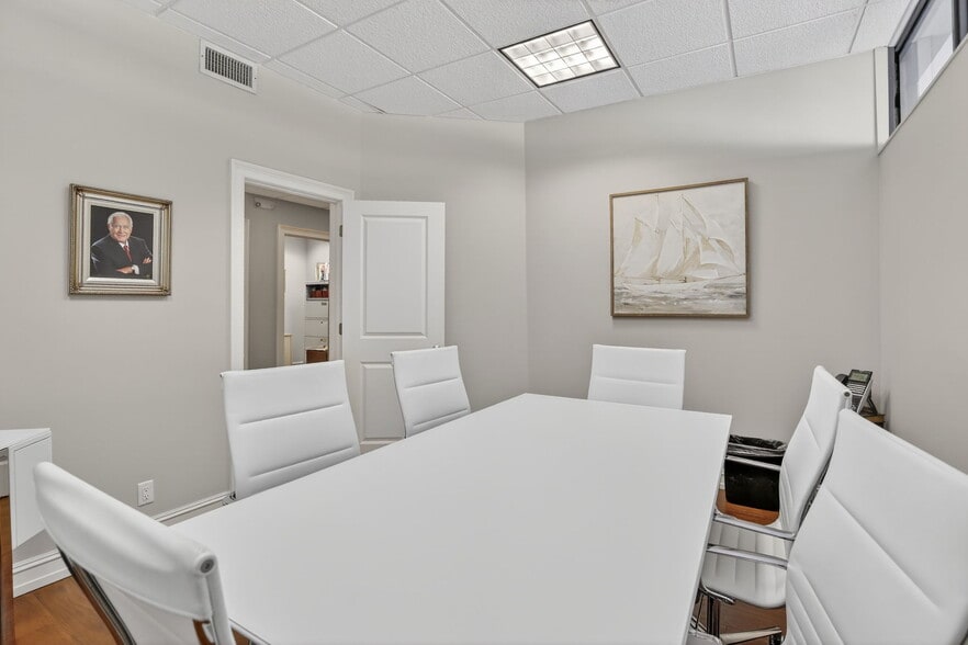 More Photos Of 100 SE 6th St, Fort Lauderdale Office For Lease