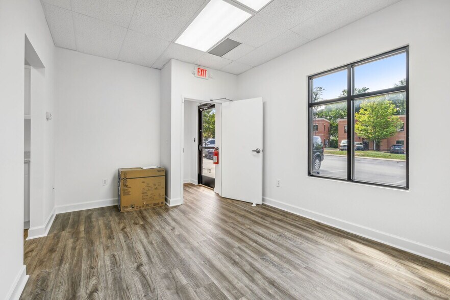 More Photos Of 106 Mission Ct, Franklin Office For Sale
