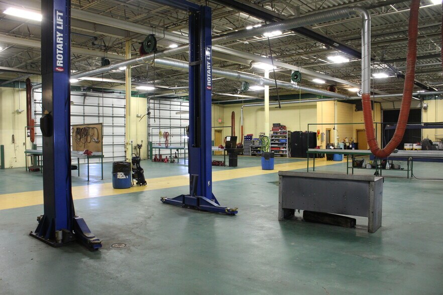 More Photos Of 3100 Delta Marine Dr, Reynoldsburg Showroom For Lease