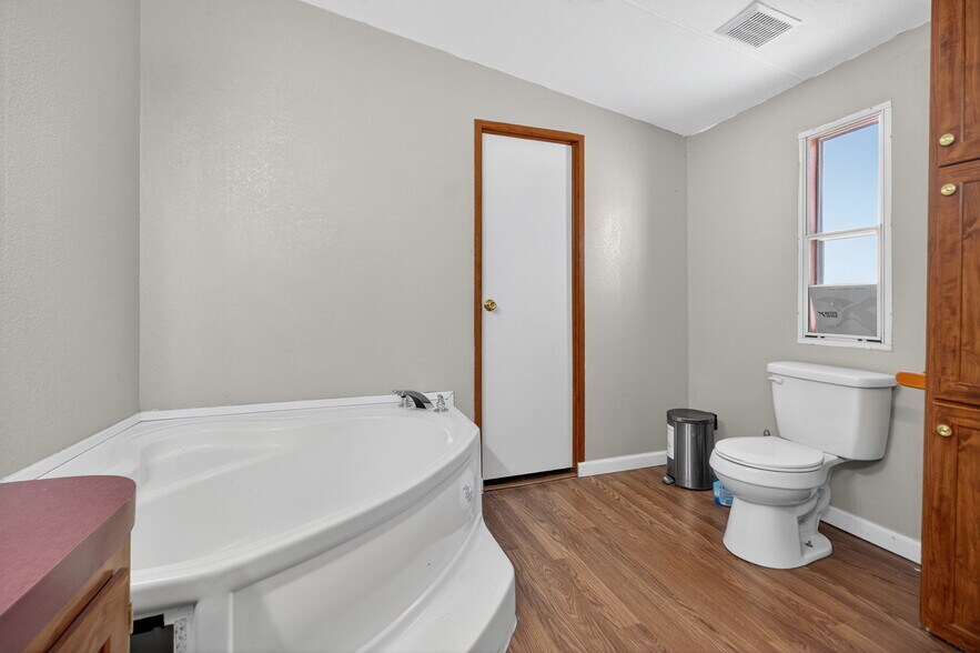 More Photos Of 11010 W Joan Dr, Odessa Warehouse For Sale