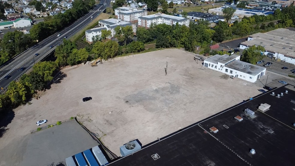 More Photos Of 125 N 5th St, Saddle Brook Truck Terminal For Lease