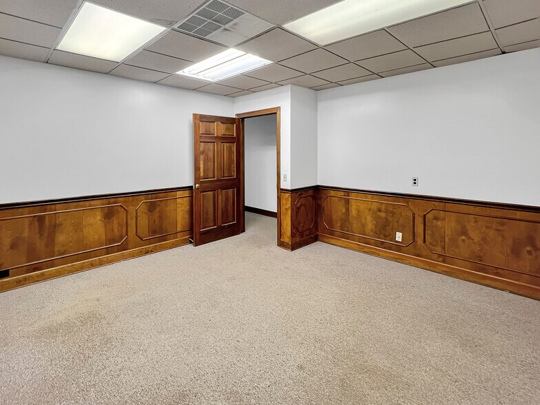 More Photos Of 1831 James I Harrison Jr Pky E, Tuscaloosa Light Manufacturing For Lease