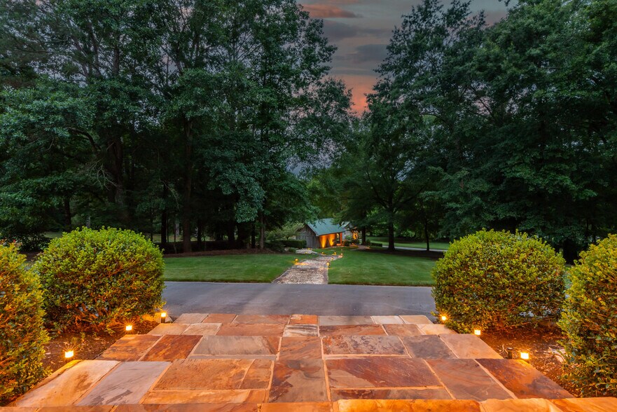 More Photos Of 565 Owens Gin Rd NE, Calhoun Lodge Meeting Hall For Sale