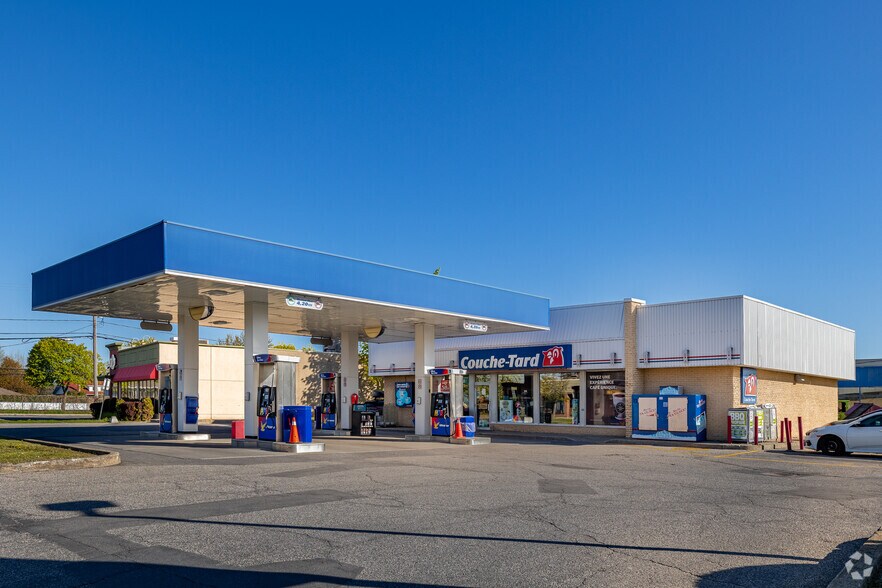 Primary Photo Of 80-90 Rue Quévillon, Varennes Convenience Store For Sale