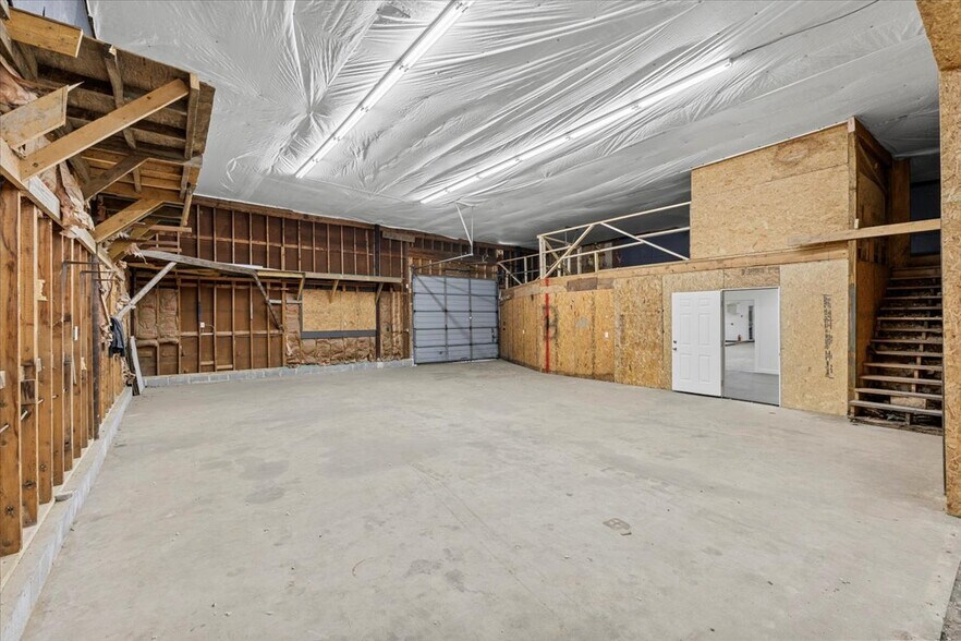 More Photos Of 3509 W Market St, Johnson City Warehouse For Lease