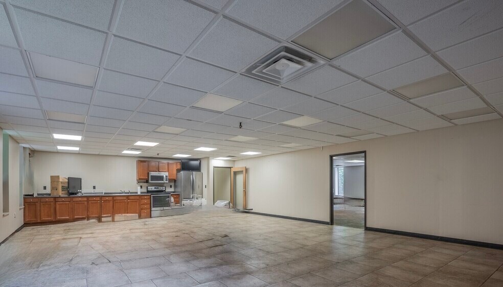 More Photos Of 500 N Bell Ave, Carnegie Warehouse For Lease