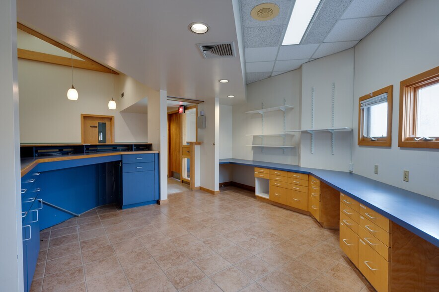 More Photos Of 154 Sturbridge Rd, Charlton Veterinarian Kennel For Lease