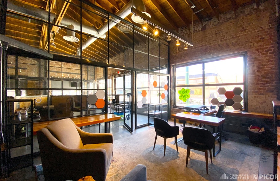 More Photos Of 212 E Broadway Blvd, Tucson Freestanding For Lease