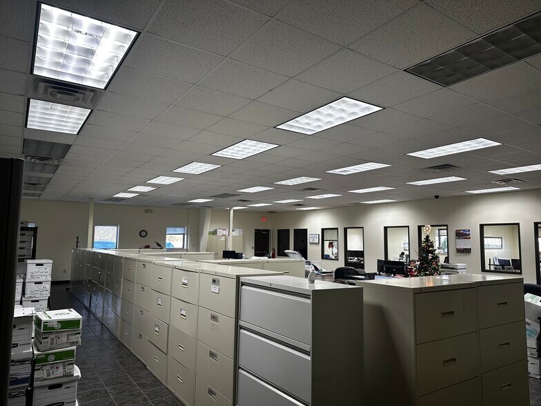 More Photos Of 302 Thunder Rd, Duenweg Warehouse For Lease