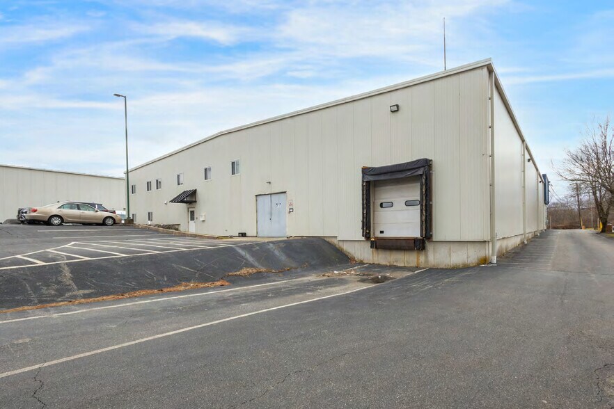 More Photos Of 10 Highland Ave, Seekonk Freestanding For Sale