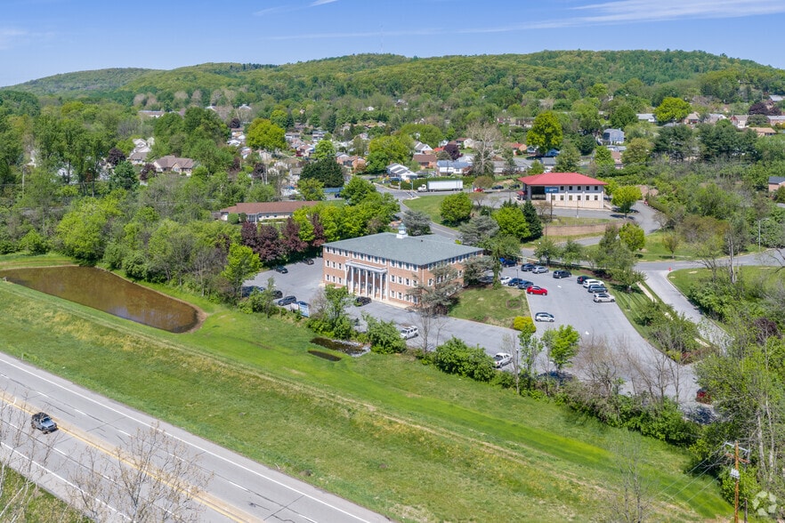 More Photos Of 6 Hearthstone Ct, Reading Medical For Lease