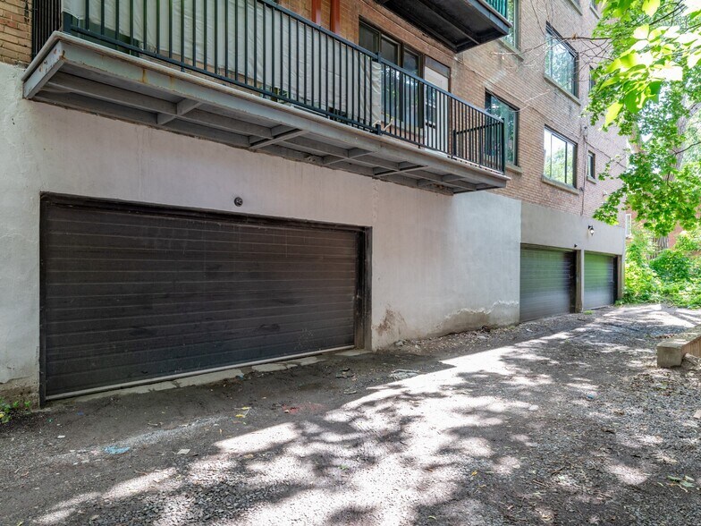 More Photos Of 4980 Av Clanranald, Montréal Apartments For Sale