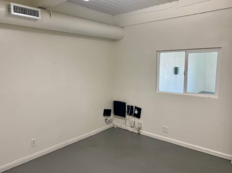 More Photos Of 1810 W Foothill Blvd, Upland Freestanding For Lease