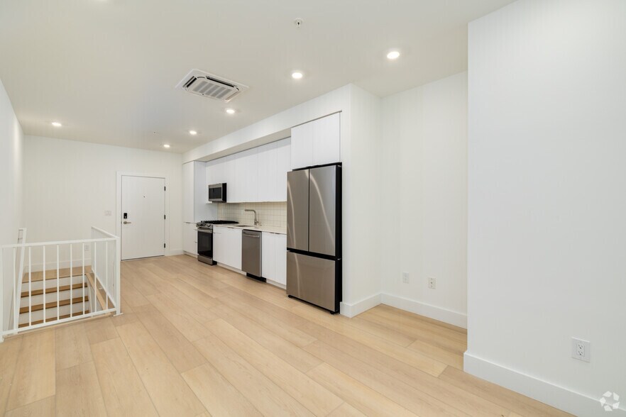 More Photos Of 2007 Cambridge St, Philadelphia Apartments For Sale