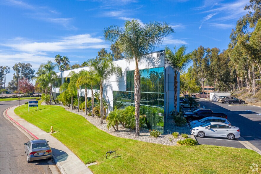 More Photos Of 16955 Via del Campo, San Diego Office For Lease