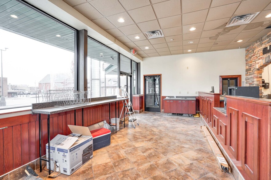 More Photos Of 112 W Maple Ave, Beaver Dam Freestanding For Lease