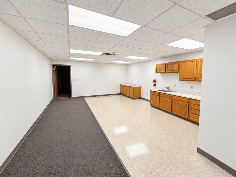 More Photos Of 6501 E Commerce Ave, Kansas City Office For Sale