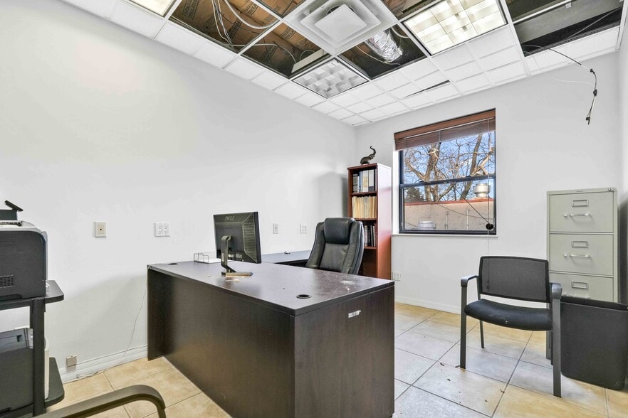 More Photos Of 4557 Bell Blvd, Bayside Medical For Lease