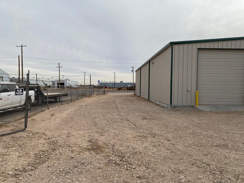 More Photos Of 4700 S County Road 1310, Odessa Warehouse For Lease