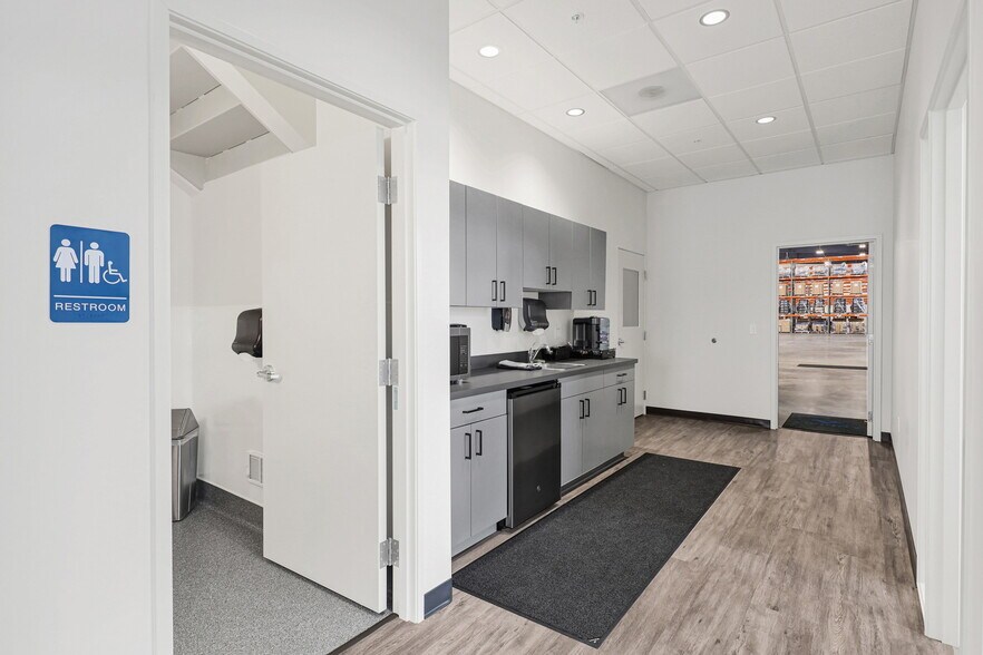 More Photos Of 5457 Pacific Fern Dr, Ferndale Manufacturing For Sale